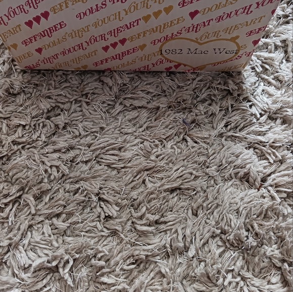 Mae West porcelain doll - Picture 8 of 8